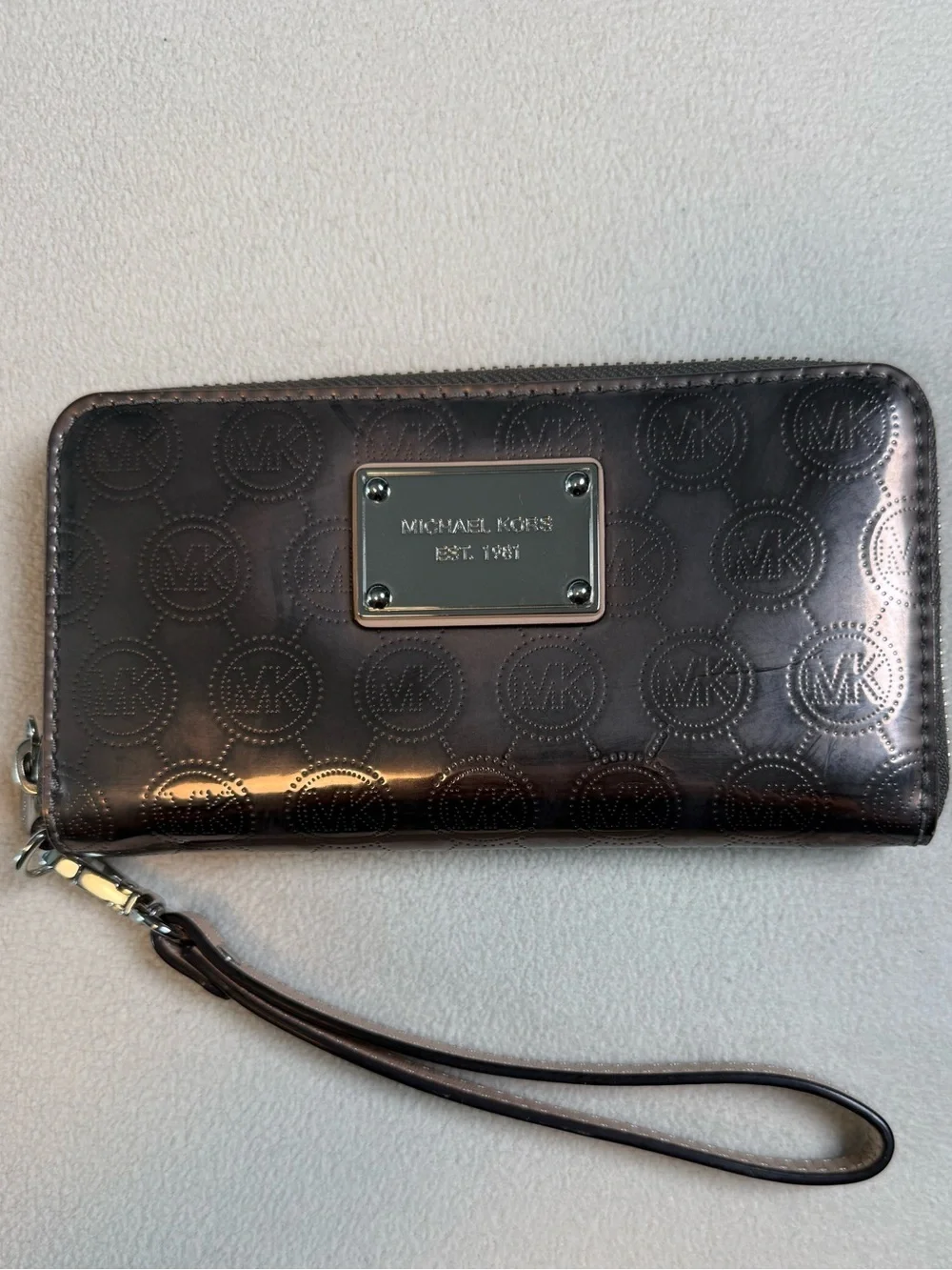 Michael Kors Metallic Bifold Wallet Wristlet Zip Closure